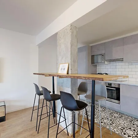 Bluestay 69 - Charmant A Appartement
